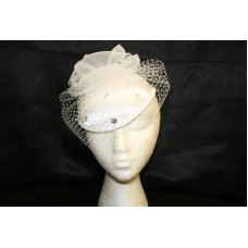 Mujer&apos;s White Satin Pillbox Dress Hat With Rhinestones and Veil  eb-18762526